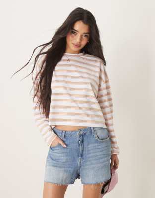 ASOS DESIGN – Rosarandig, kort och långärmad t-shirt med boxig passform - view 1