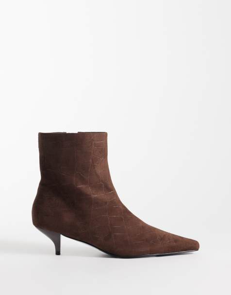 ASOS DESIGN Rosia botines de tacón bajo al tobillo con relieve efecto cocodrilo en marrón chocolate - view 1