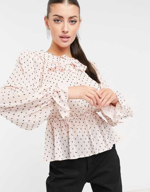 ASOS DESIGN – Rosig dobbyvävd blus med öppen hals med volanger, 3 av 4