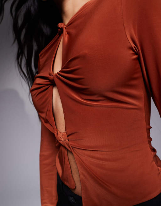 ASOS DESIGN – Rostfärgad, åtsmitande topp med långa ärmar och snurrad knut framtill, 2 av 4