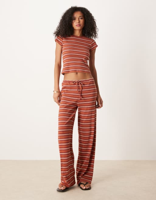 ASOS DESIGN – Rostfärgad, randig t-shirt, del av set, 2 av 4