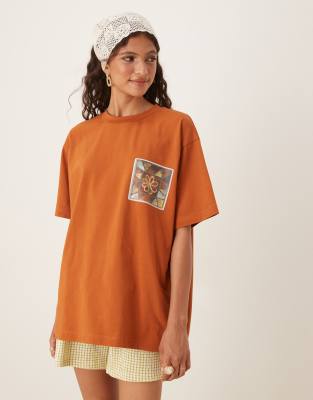 ASOS DESIGN – Rostfärgad t-shirt i oversize med kakelmönster - view 1
