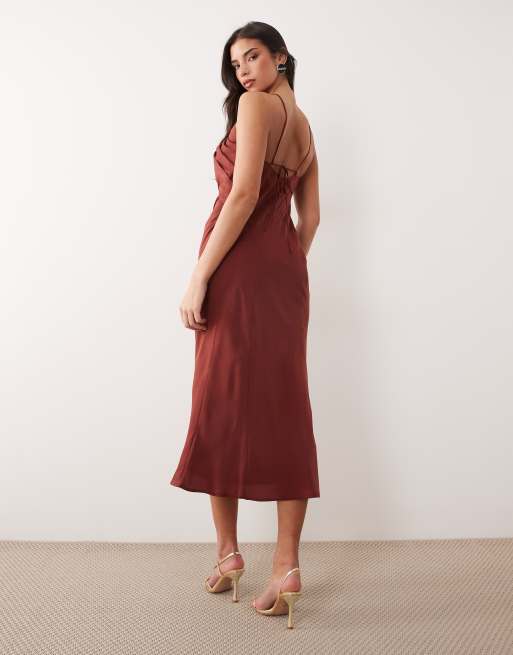 ASOS DESIGN – Roströd, diagonalskuren midaxiklänning med djup halsringning, 4 av 4