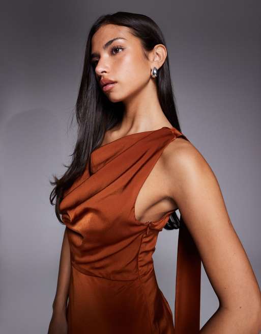 ASOS DESIGN – Roströd playsuit med scarf och en bar axel i satin, 3 av 4