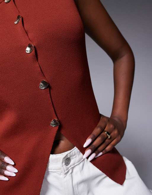 ASOS DESIGN – Roströd, stickad kostymväst med guldfärgade knappar framtill, 3 av 4