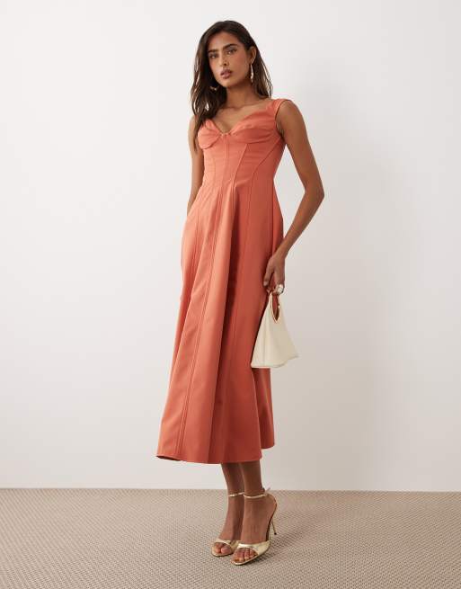 ASOS DESIGN – Roströd, strukturerad midiklänning med utskurna detaljer, 2 av 4