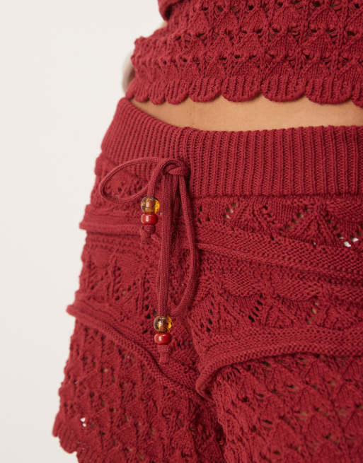 ASOS DESIGN – Roströda, virkade shorts med knytband och pärlor framtill, del av set, 4 av 5