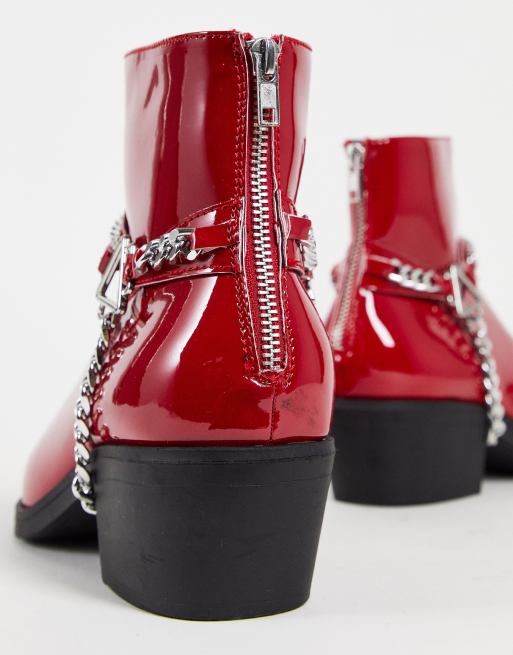 ASOS DESIGN – Rot lackierte Chelsea-Stiefel im Westernstil mit silberfarbener Kette und Blockabsatz, 4 von 4