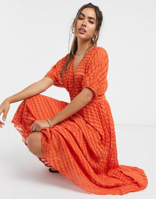 ASOS DESIGN – Rotes Midi-Freizeitkleid aus strukturiertem, genopptem Material mit Knopfleiste, 4 von 4