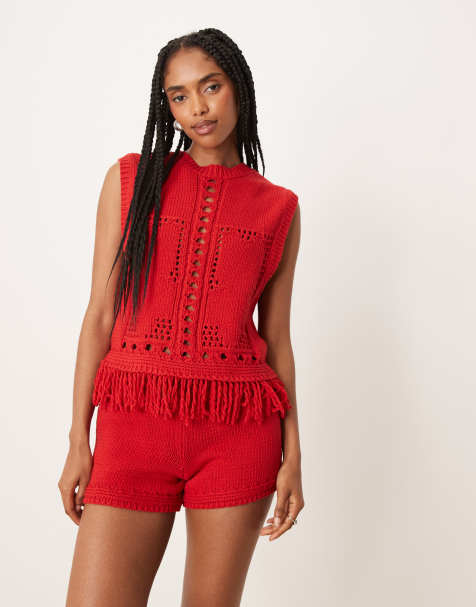 ASOS DESIGN – Rött, hålstickat set med fransprytt linne och shorts - view 1