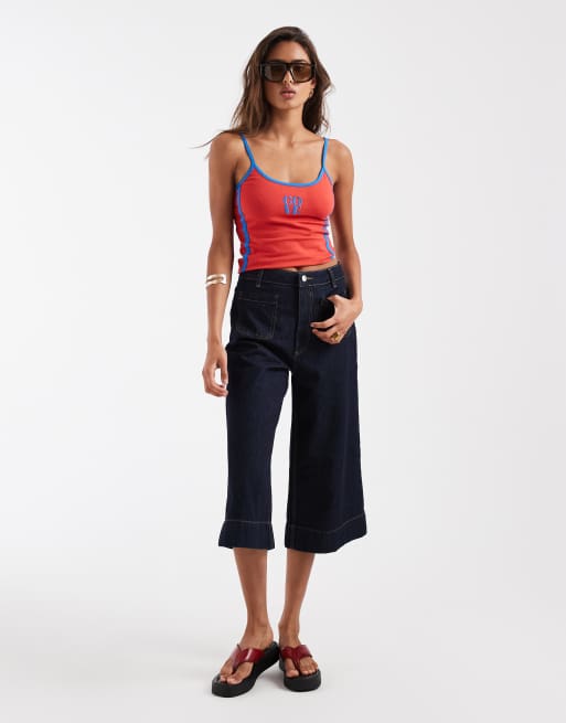 ASOS DESIGN – Rött och blått linne med kontrastfärgade axelband och Cove-tryck, 2 av 4