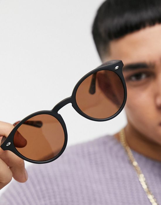 https://images.asos-media.com/products/asos-design-round-sunglasses-in-black-with-tortoiseshell-detail-black/23132985-2?$n_550w$&wid=550&fit=constrain