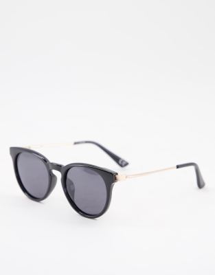 ASOS DESIGN round sunglasses with polarised lenses and metal arms in black