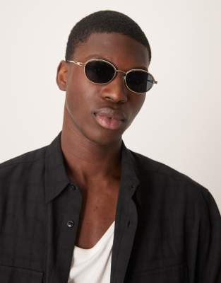 ASOS DESIGN ASOS DESIGN round sunglasses with smoke lens and gold metal frame