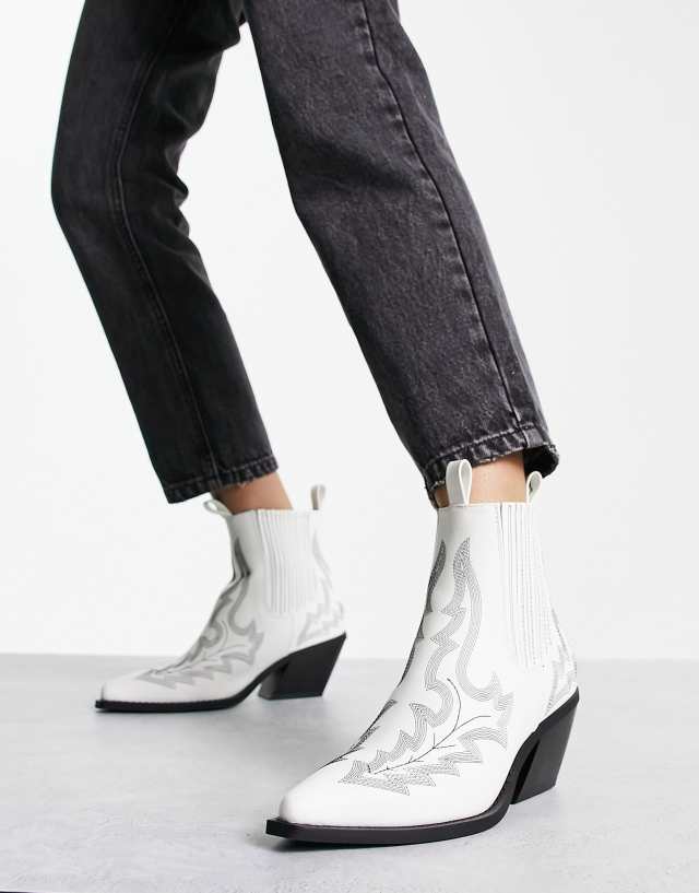 ASOS DESIGN Roxanne contrast stitch western boots in white