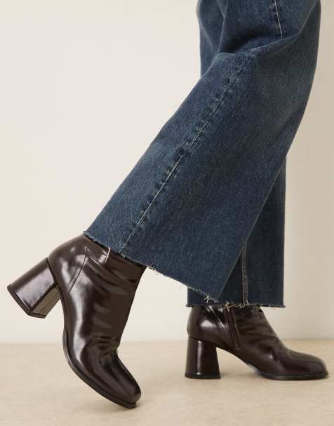 ASOS DESIGN – Royce – Ciemnoczekoladowe buty do kostki na obcasie klockowym z okrągłymi noskami - view 1