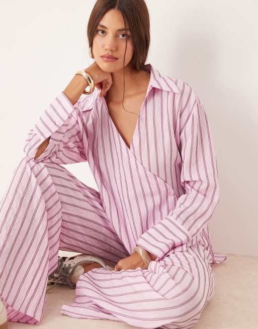 ASOS DESIGN – Różowa kopertowa koszula z modalu w paski z wiązaniem, część zestawu
