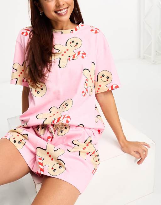 ASOS DESIGN – Różowa piżama w świąteczny wzór w pierniki z T-shirtem oversize i szortami