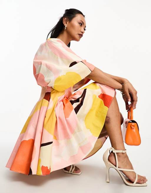 ASOS DESIGN – Różowa sukienka mini z krótkimi rękawami i dekoltem w szpic w graficzny wzór