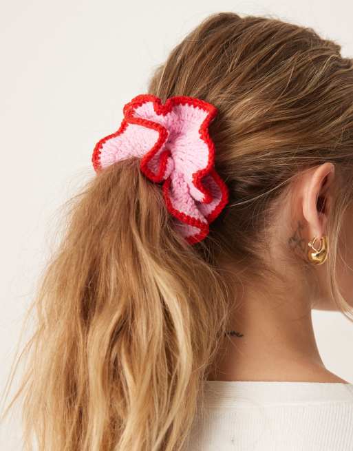ASOS DESIGN – Różowa szydełkowa gumka do włosów