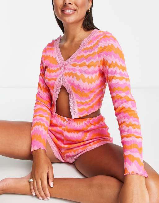 ASOS DESIGN – Różowo-pomarańczowa piżama w falisty wzór: top z długimi rękawami i szorty