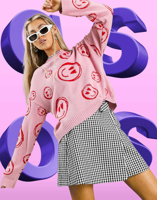 ASOS DESIGN – Różowy sweter ze wzorem w uśmiechnięte buźki