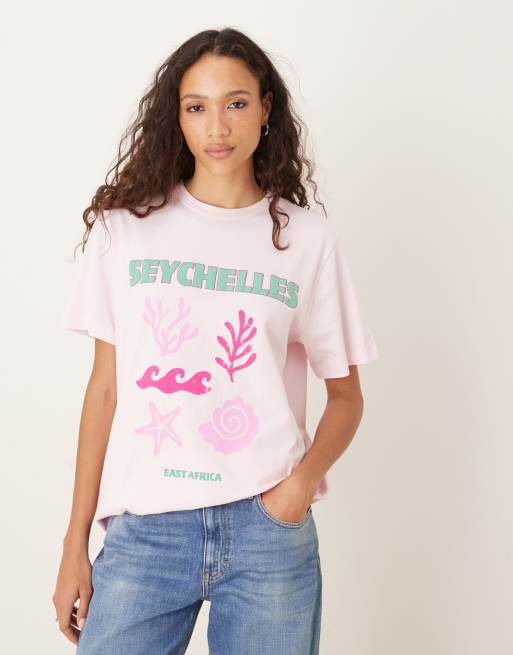 ASOS DESIGN – Różowy T-shirt o regularnym kroju z nadrukiem z muszelkami i napisem „Seychelles”