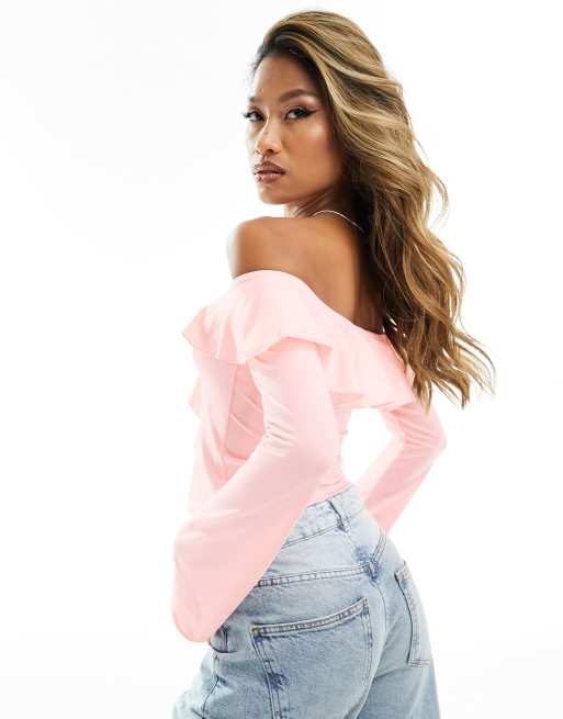 ASOS DESIGN – Różowy top z falbaną i odkrytymi ramionami, 3 z 4