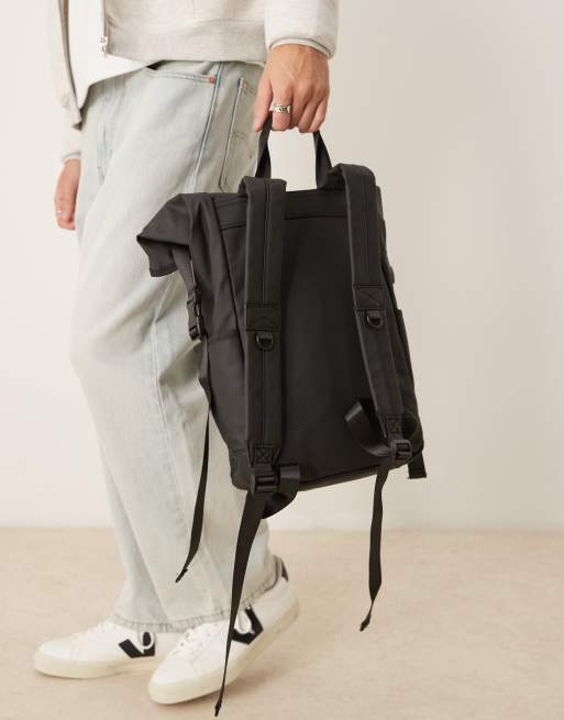 ASOS DESIGN - Rubberen rugzak met opgerolde bovenkant in zwart, 2 van 4