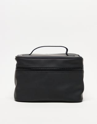 rubberized washbag in black