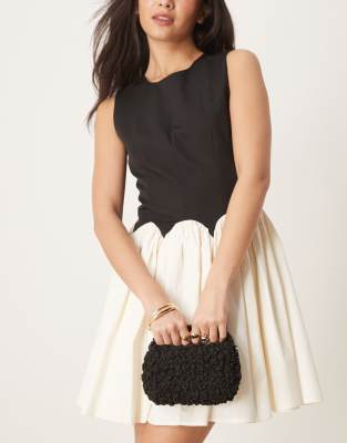 ASOS DESIGN RUCHED HANDLE TEXTURED GRAB BAG WITH DETACHABLE CHAIN CROSSBODY STRAP 