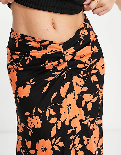 Women ruched midi skirt in pop orange floral print 
