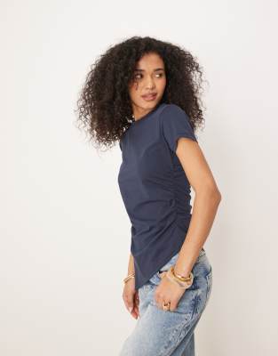 ruched side asymmetric T-shirt in navy