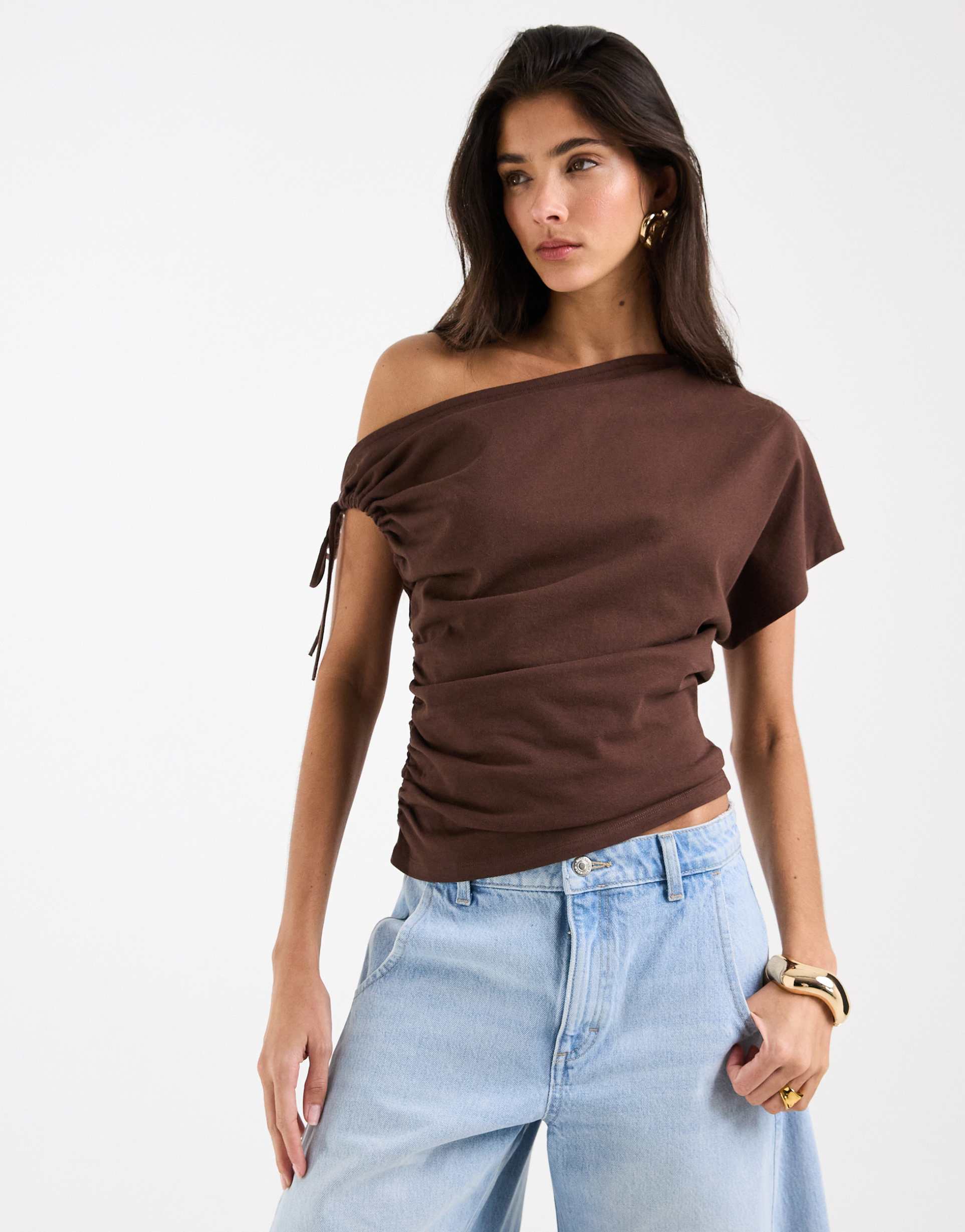 asos design ruched sleeve fallen shoulder waisted tee in chocolate