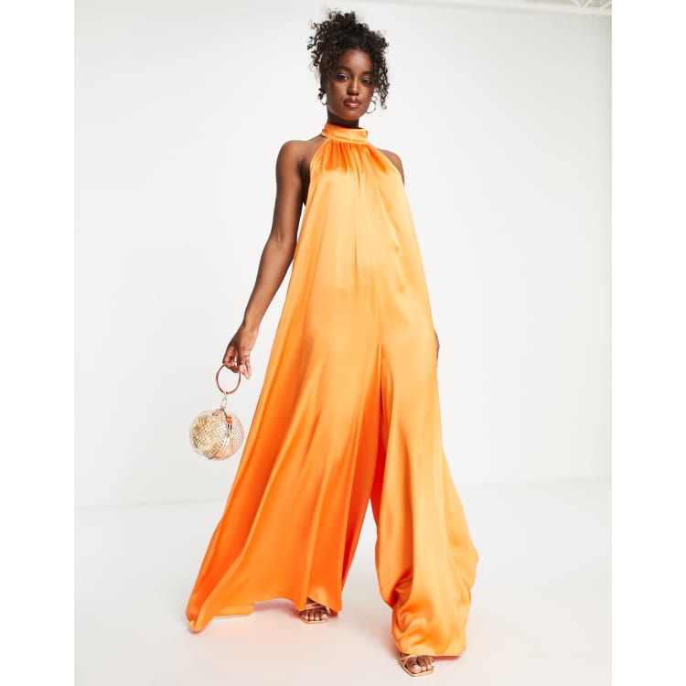 ASOS DESIGN Ruckenfreier Neckholder Jumpsuit aus Satin in Orange mit weitem Bein ASOS