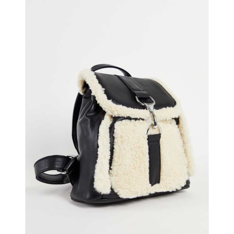 ASOS DESIGN Rucksack aus Teddyfell Mix in Cremewei ASOS