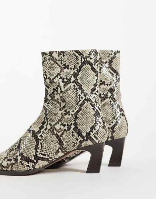ASOS DESIGN Rudy boots med klack och spetsig tå i ormmönster, 4 av 4