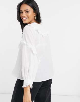 blouse with ruffle collar