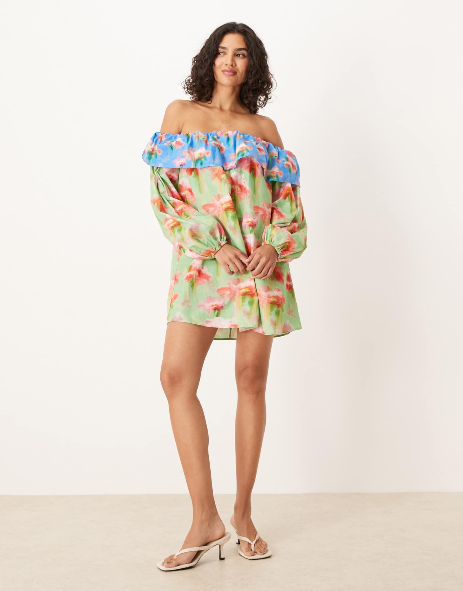 Мини-платье с цветочным принтом и рюшами на плечах от ASOS DESIGN