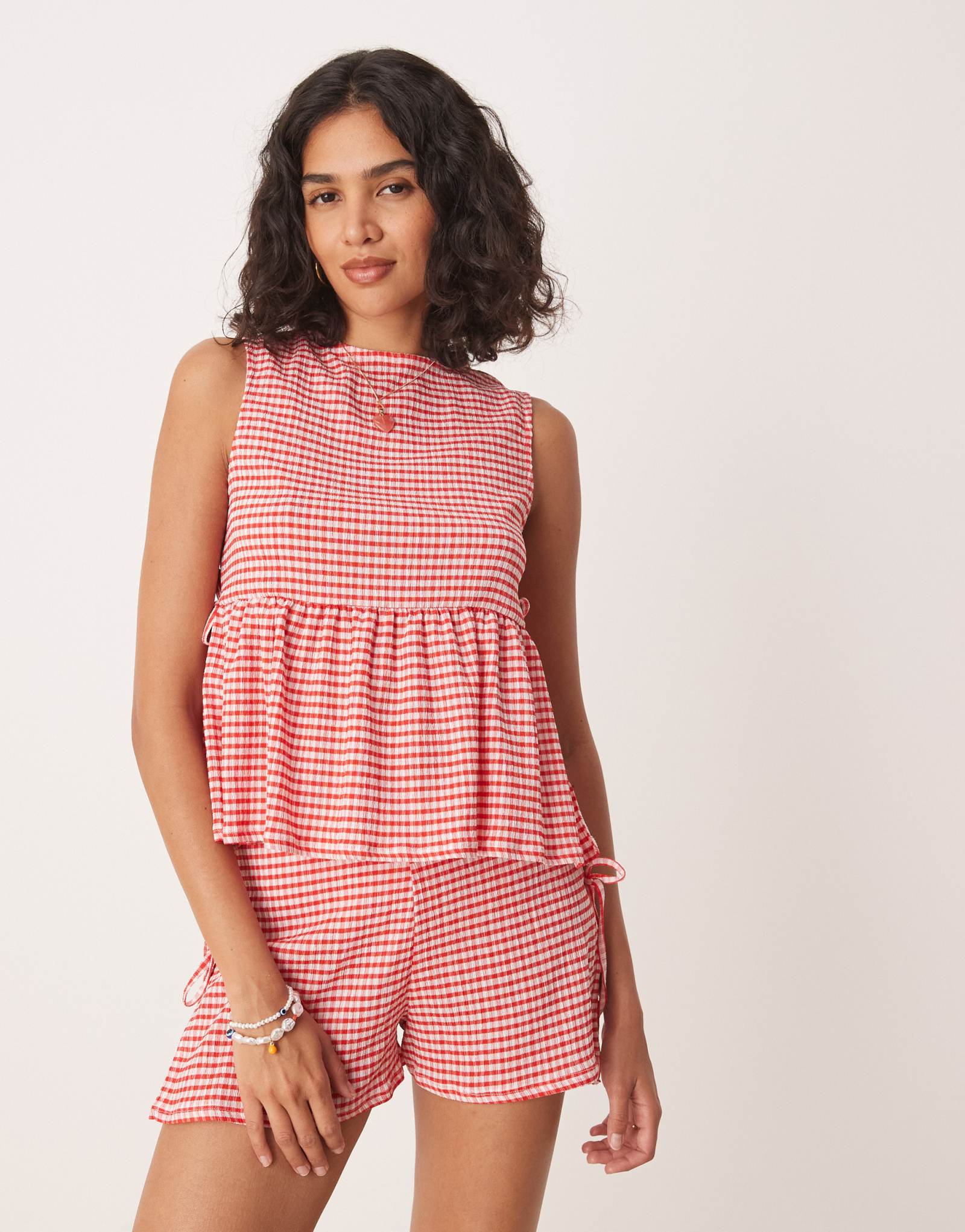 Топ в красную клетку с оборками и завязками по бокам от ASOS DESIGN - часть комплекта