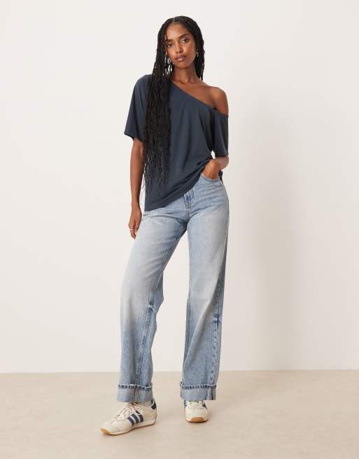 ASOS DESIGN - Ruimvallend geribbeld T-shirt van cupro met blote schouder in marineblauw, 4 van 4