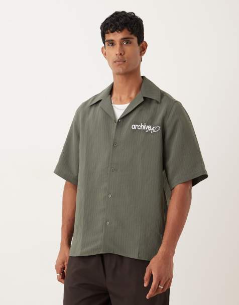 ASOS DESIGN - Ruimvallend gestreept overhemd met reverskraag en borduursel in groen - view 1