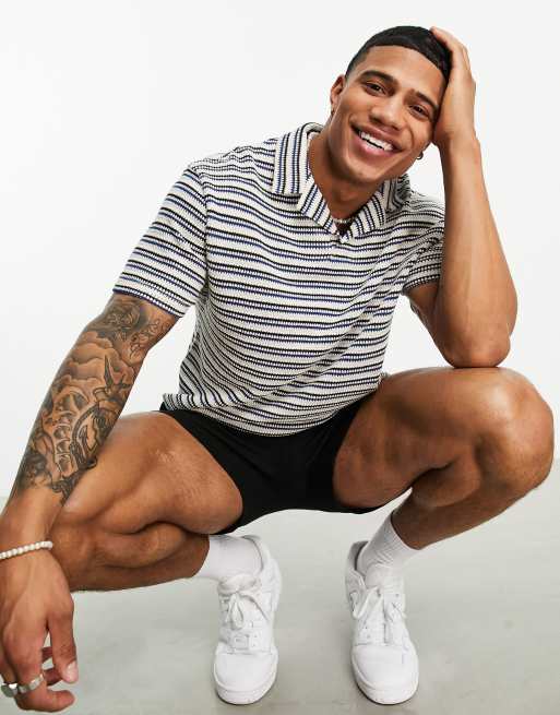 ASOS DESIGN - Ruimvallend gestreept poloshirt met textuur in marineblauw