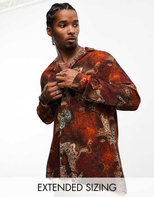 ASOS DESIGN - Ruimvallend overhemd met brede reverskraag en abstracte dierenprint in bruin