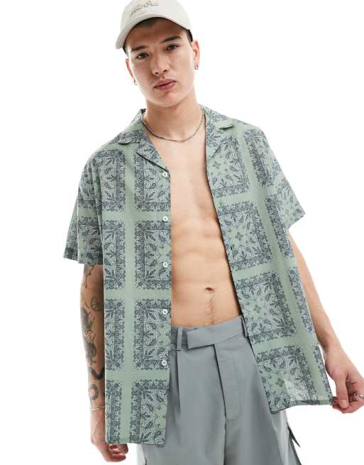 ASOS DESIGN - Ruimvallend overhemd met reverskraag en tegel-bandanaprint in saliegroen
