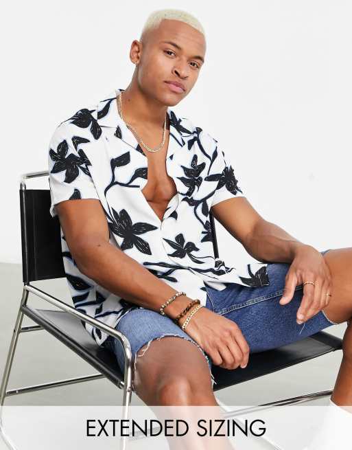 ASOS DESIGN - Ruimvallend overhemd met reverskraag in lichte kleur met bloemen