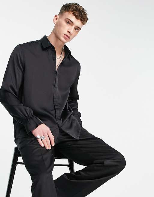 ASOS DESIGN - Ruimvallend satijnen overhemd uitlopende mouwen in zwart 