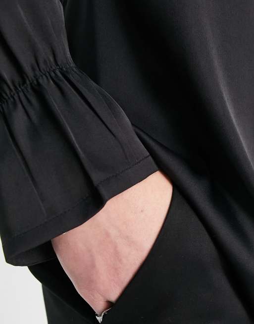ASOS DESIGN - Ruimvallend satijnen overhemd uitlopende mouwen in zwart , 2 van 4