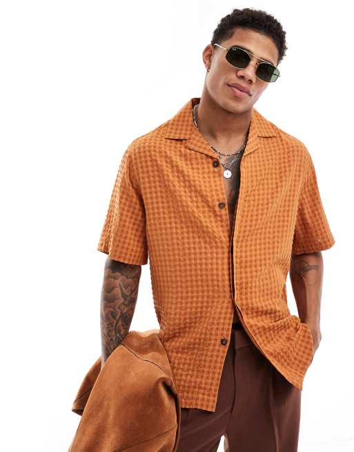ASOS DESIGN - Ruimvallend seersucker overhemd met korte mouwen en reverskraag in mosterdgeel