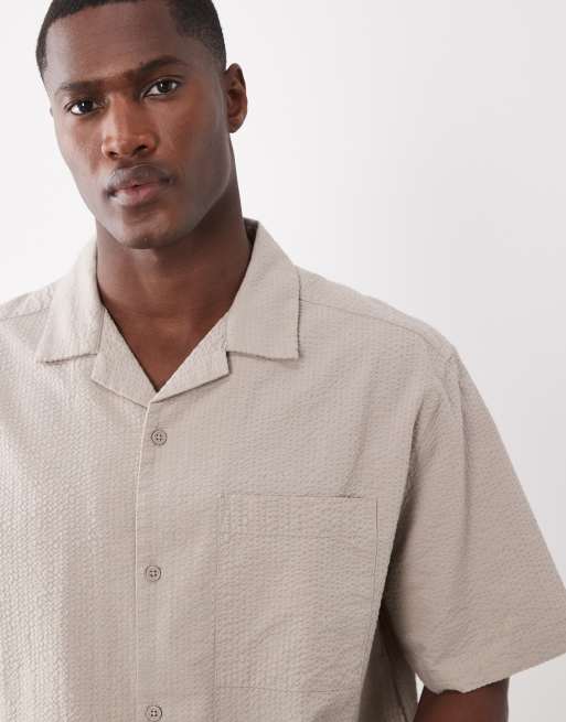ASOS DESIGN - Ruimvallend seersucker overhemd met reverskraag in beige, deel van co-ord set, 4 van 6